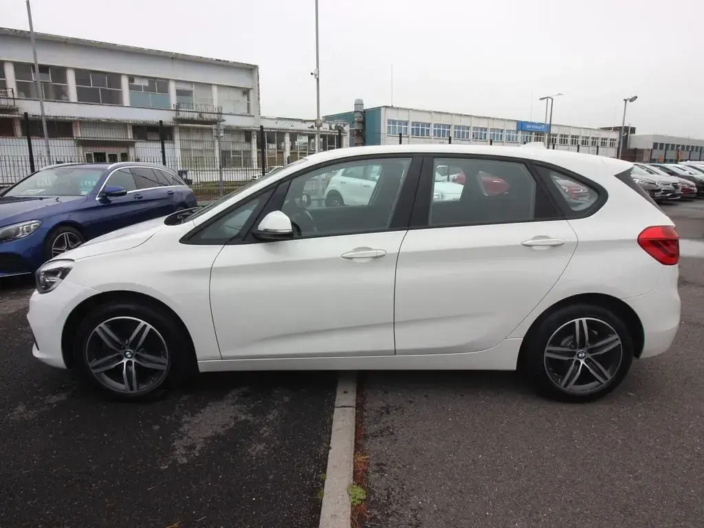 Used BMW 218 Sport Line 2016 White Hatchback