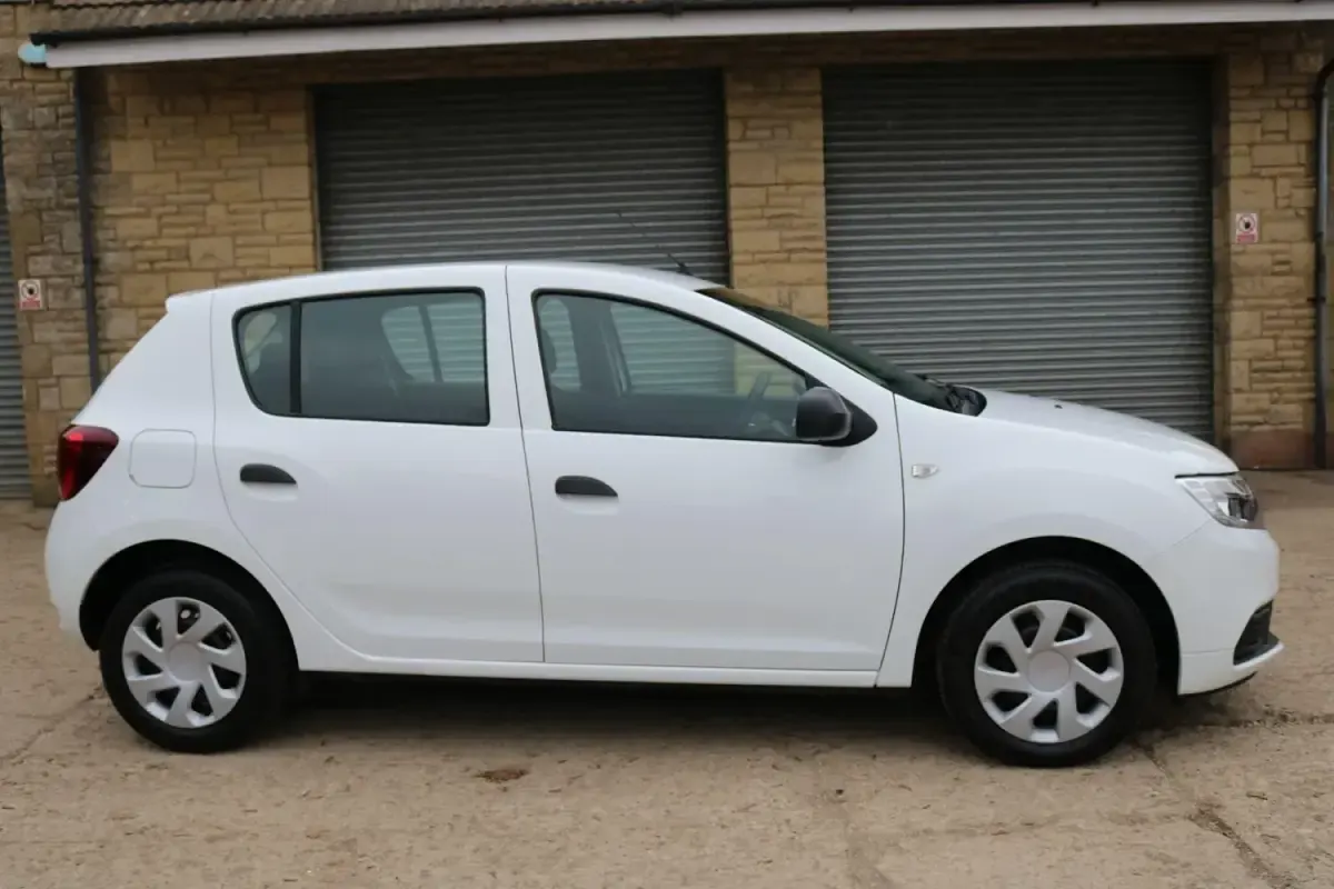 Usado Dacia Sandero Essentiel 90 HP (66 kW) 2019 Branco Citadino