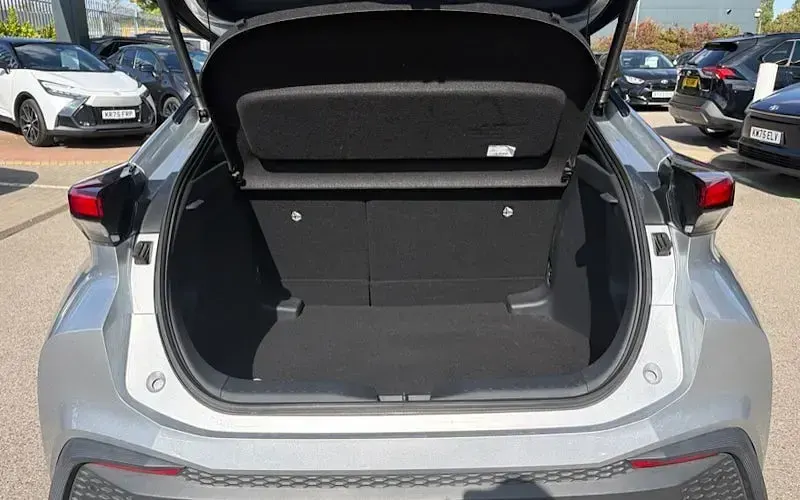 New Toyota C-HR Design 140 HP (102 kW) 2026 Silver SUV