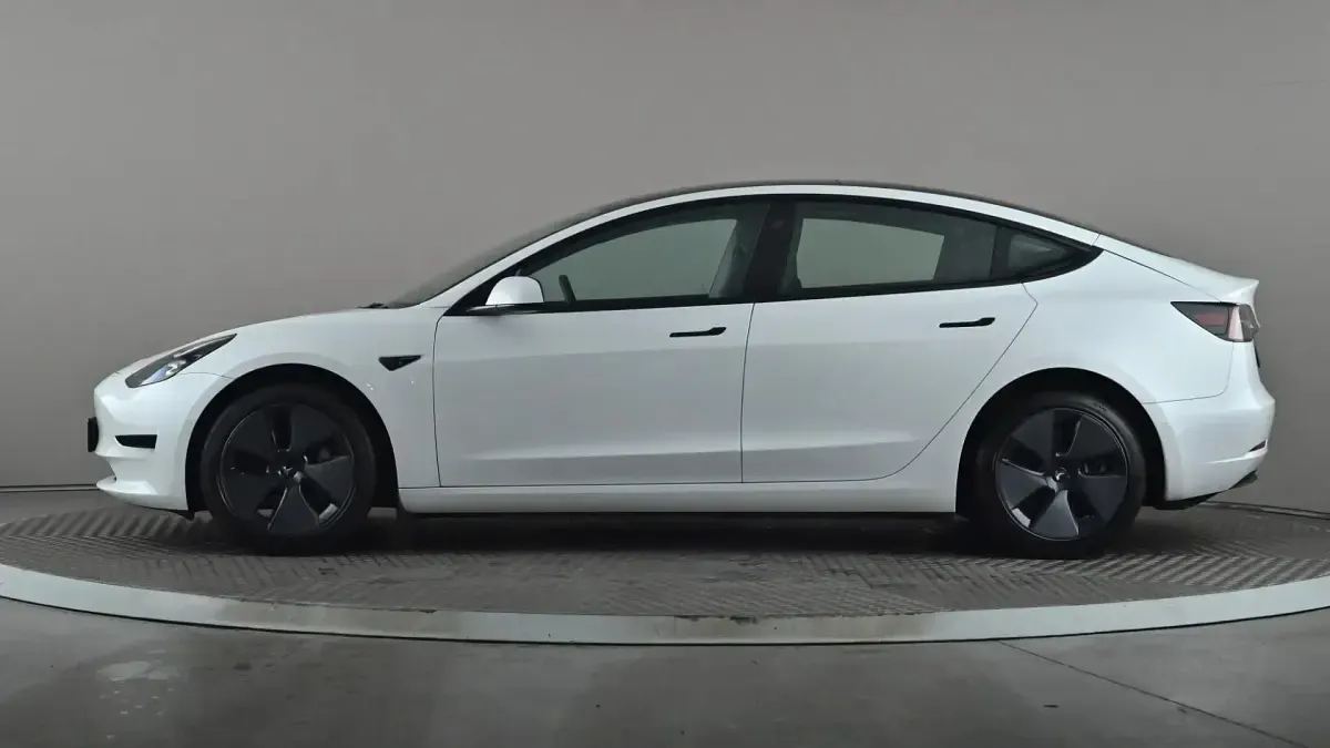 Used Tesla Model 3 Standard Range 180 kW (245 HP) 2022 White Sedan