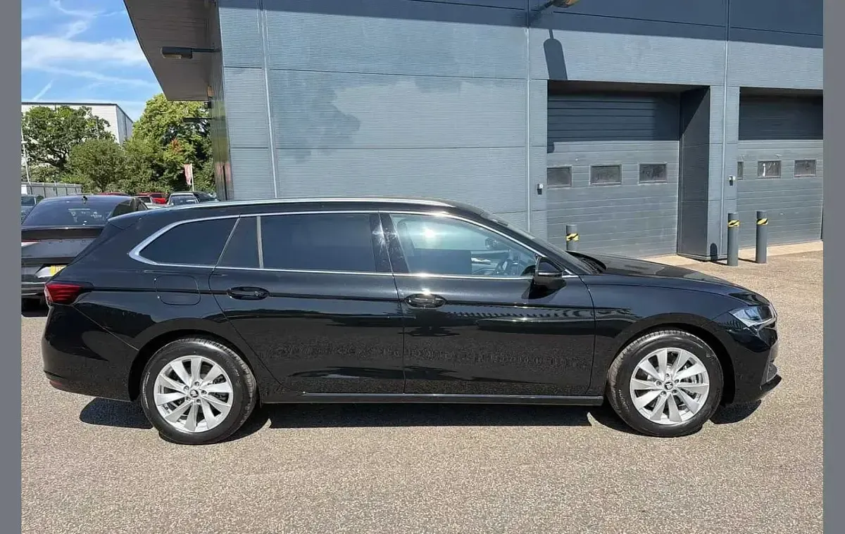 New Skoda Superb SE Technology 200 HP (147 kW) 2026 Black Estate