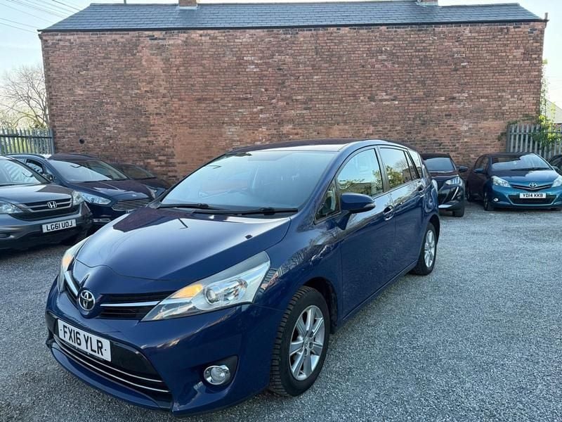 Used Toyota Verso 2016 Blue MPV