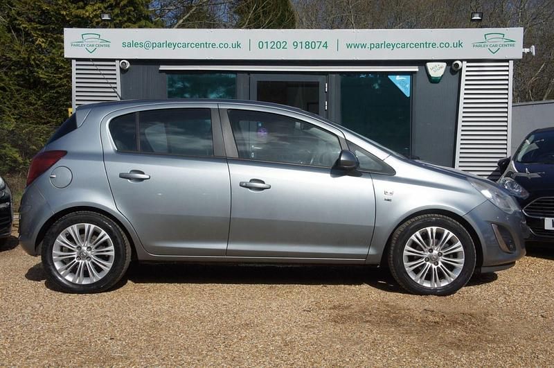Second-hand Vauxhall Corsa 90 CP (66 kW) 2011 Argintiu Hatchback