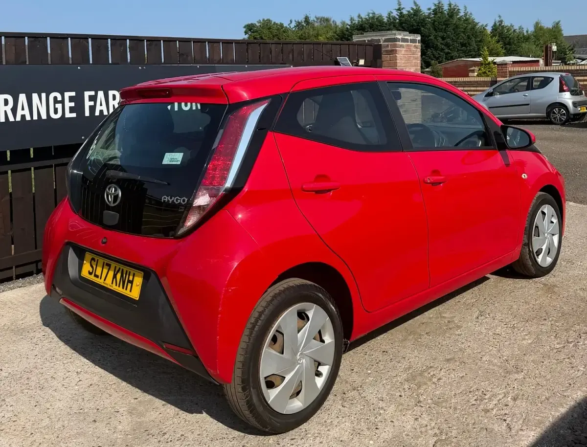 Used Toyota Aygo X-play 69 HP (50 kW) 2017 Red Hatchback