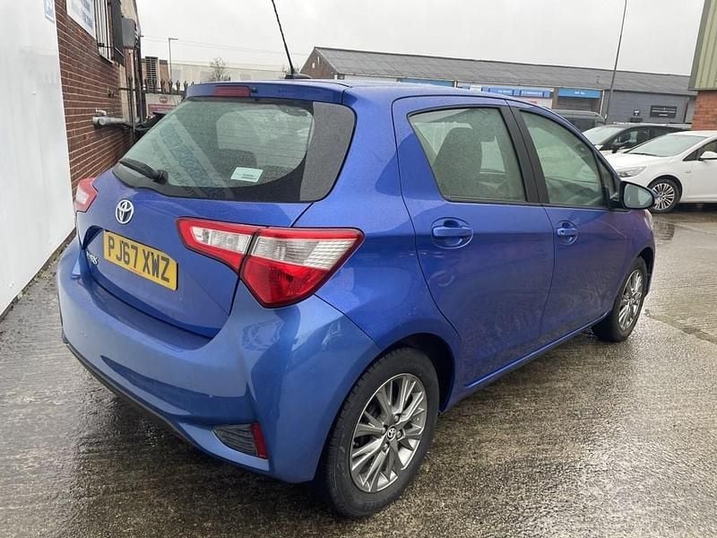 Used Toyota Yaris 111 HP (81 kW) 2018 Blue Hatchback