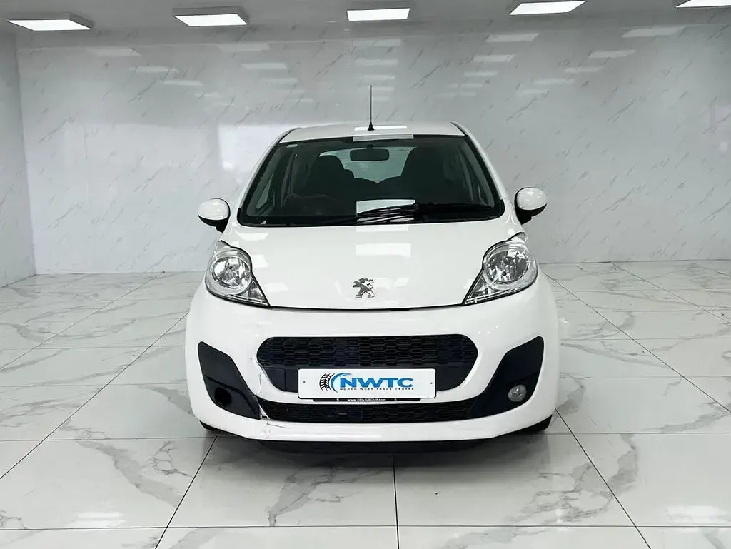 Used Peugeot 107 Active 68 HP (50 kW) 2014 White Hatchback