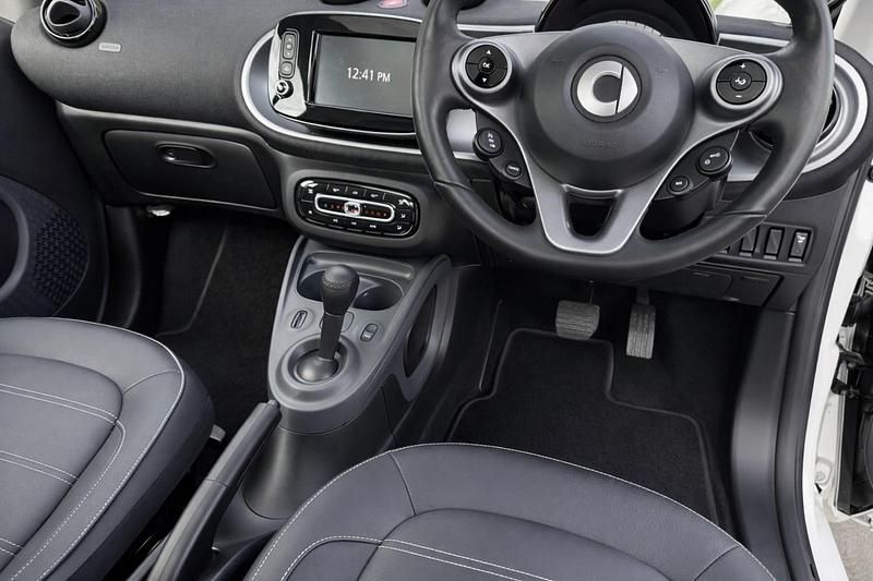 Used Smart ForTwo Electric Drive Premium 60 kW (82 HP) 2019 White Coupe