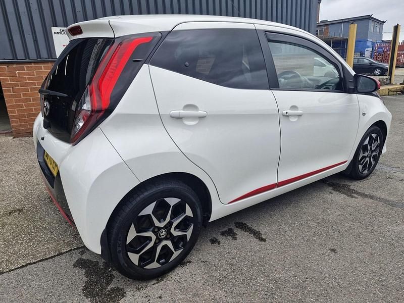 Used Toyota Aygo Trend 72 HP (52 kW) 2020 White Hatchback