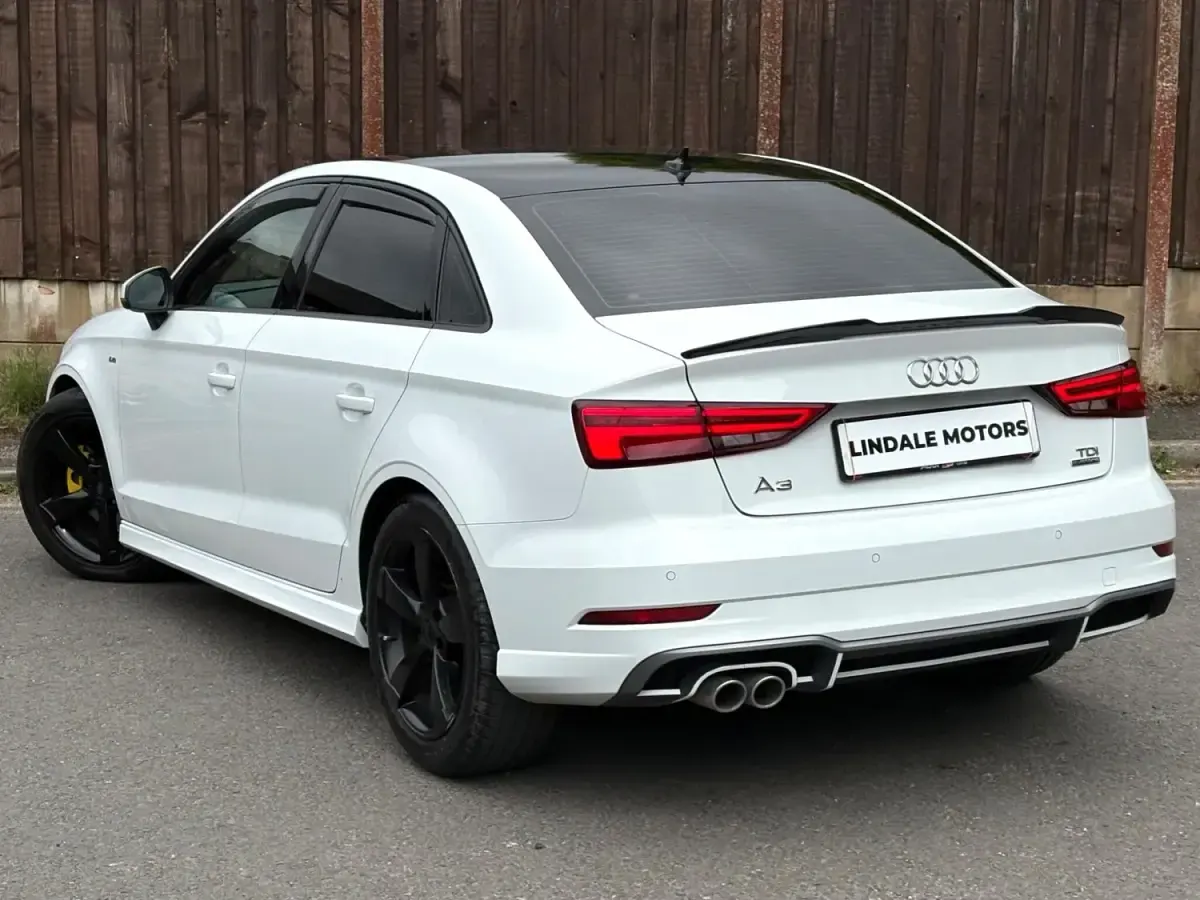 Używany Audi A3 S-Line 184 KM (135 kW) 2017 Biały Sedan/Limuzyna