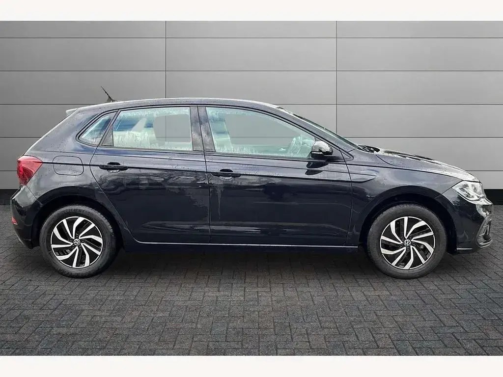 Used VW Polo Life 80 HP (58 kW) 2022 Black Hatchback