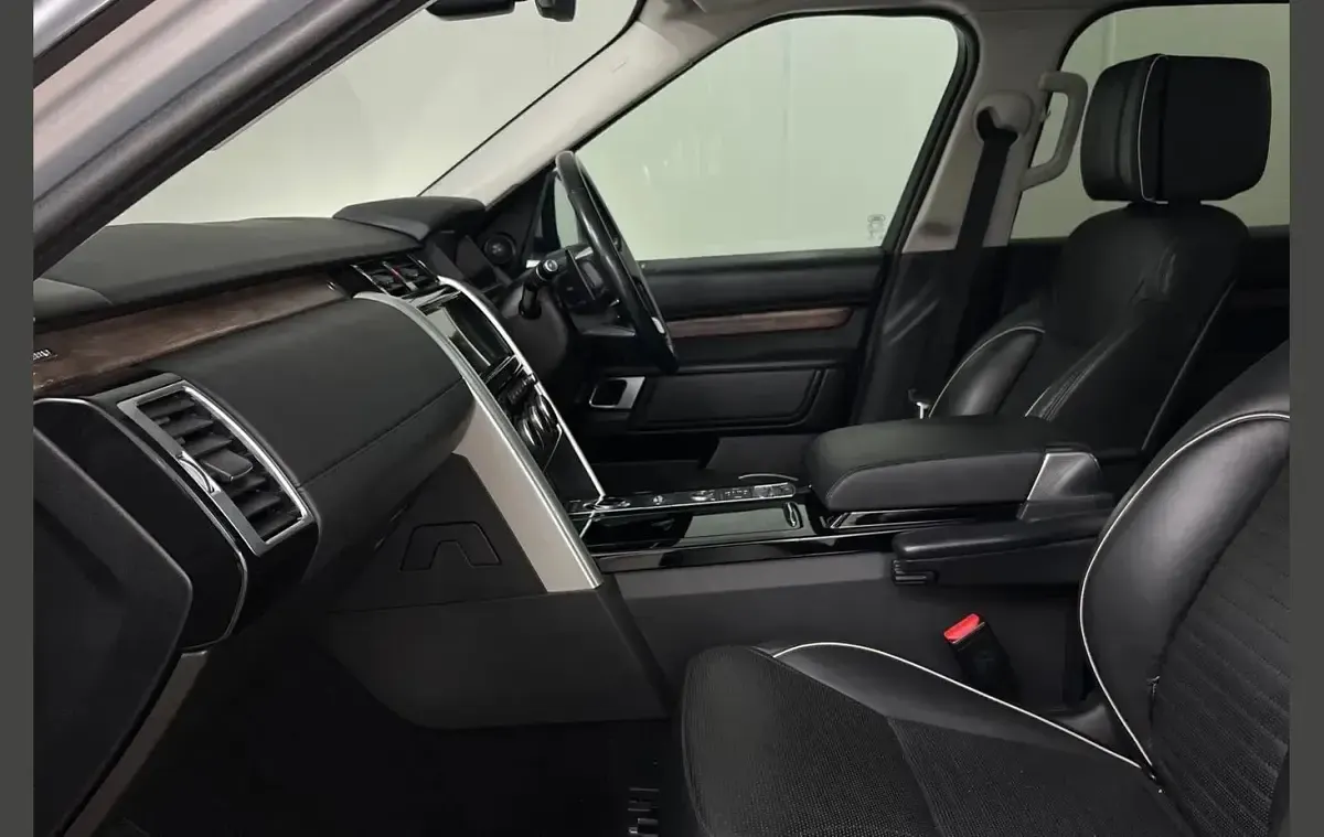 Used Land Rover Discovery HSE Luxury 301 HP (221 kW) 2018 Silver SUV