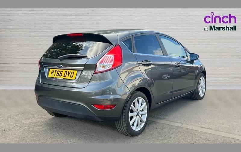Used Ford Fiesta Titanium 100 HP (73 kW) 2017 Grey Hatchback