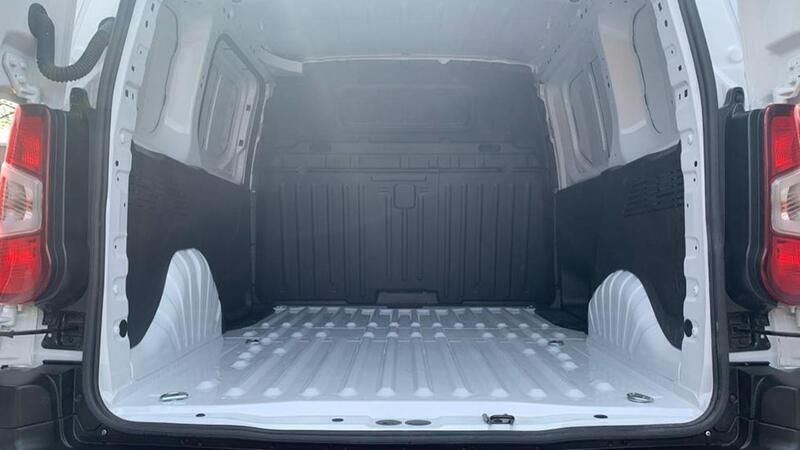 Used Citroën Berlingo PureTech 108 HP (79 kW) 2024 White MPV