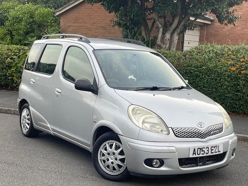 Silver Used 2003 Toyota Yaris Verso MPV | £1,495 - Image 1/4