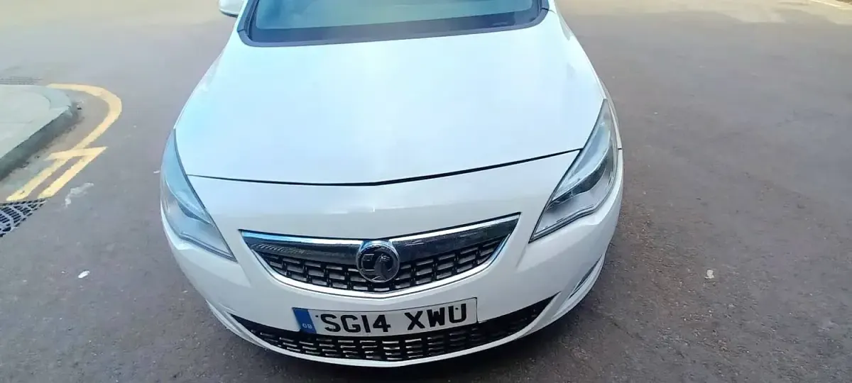 Used Vauxhall Astra SRi 2014 White Hatchback
