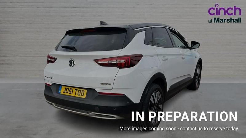 Used Vauxhall Grandland X SRi 130 HP (95 kW) 2020 White SUV