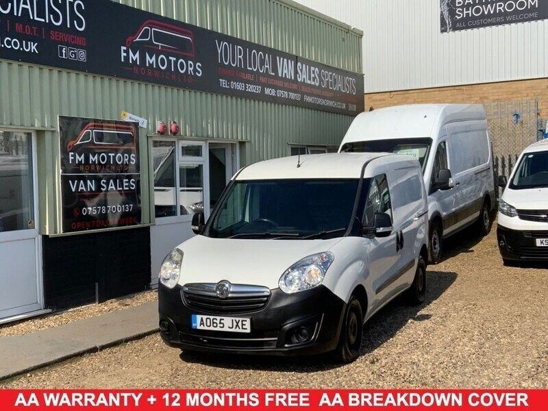 White Used 2015 Vauxhall Combo S MPV | £4,900 (A bit pricey) - Image 1/2