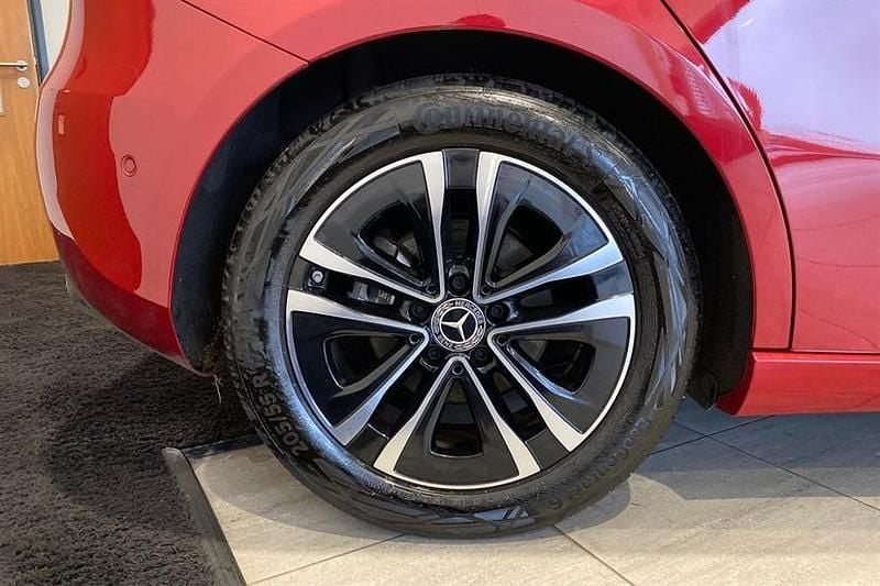 Used Mercedes A180 Executive 136 HP (100 kW) 2023 Patagonia red Hatchback