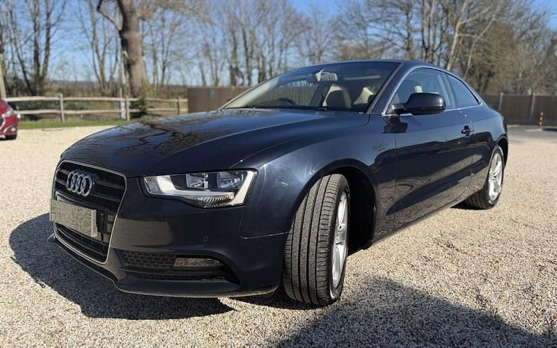 Begagnad Audi A5 Design 190 HK (139 kW) 2015 Blå Sportkupé