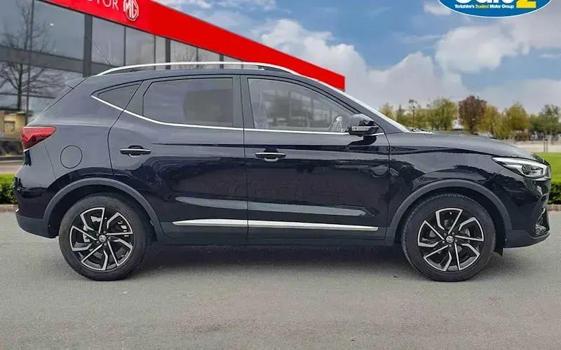 Usado MG ZS Exclusive 106 HP (77 kW) 2023 Preto SUV