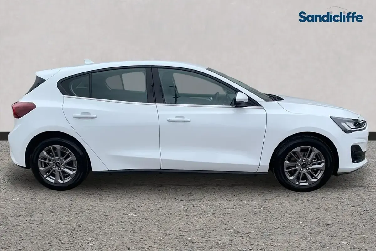 Used Ford Focus Titanium 155 HP (114 kW) 2024 Frozen white (premium colour) Hatchback
