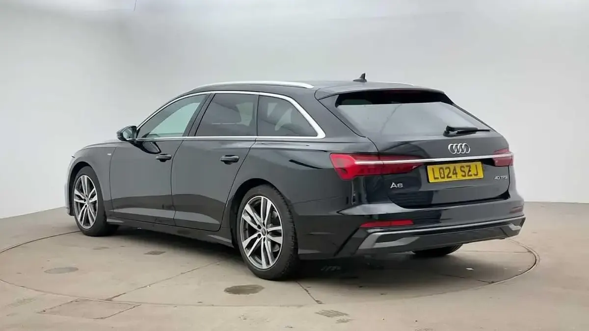 Begagnad Audi A6 S-Line 204 HK (150 kW) 2024 Svart Kombi