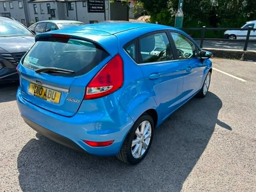 Used Ford Fiesta Zetec 96 HP (70 kW) 2010 Blue Hatchback