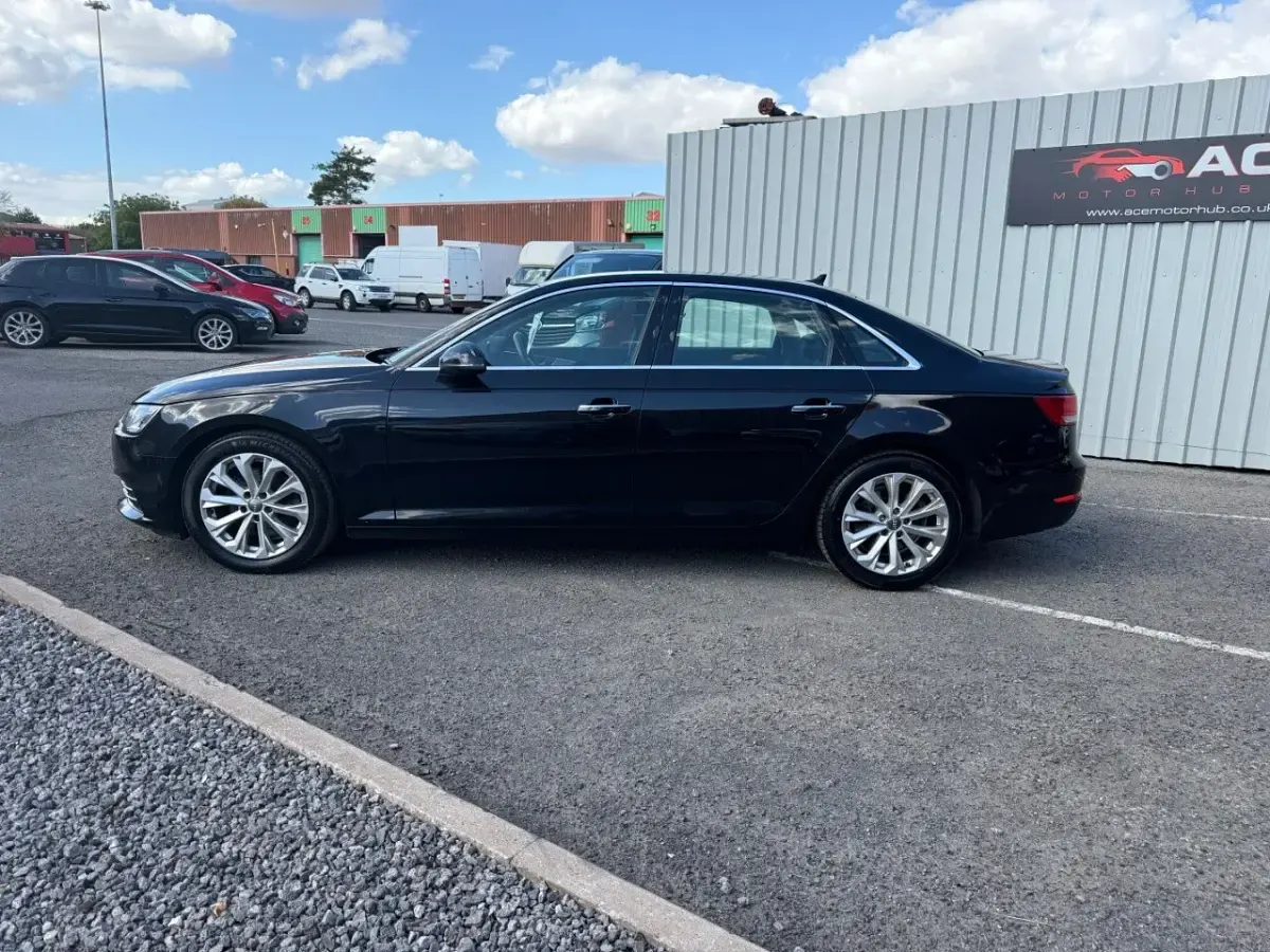Used Audi A4 Comfort 150 HP (110 kW) 2018 Black Sedan