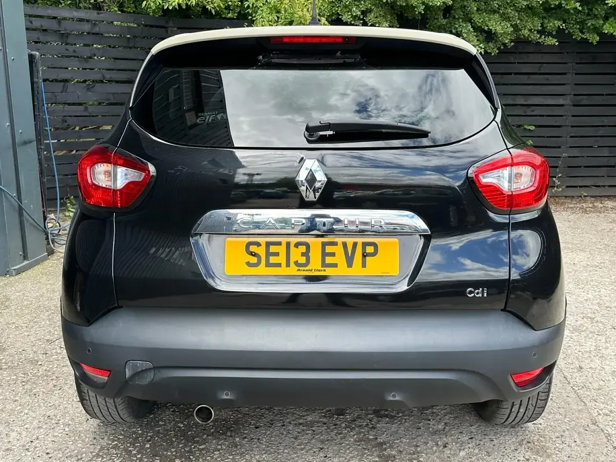 Used Renault Captur Dynamique 90 HP (66 kW) 2013 Black/cream SUV