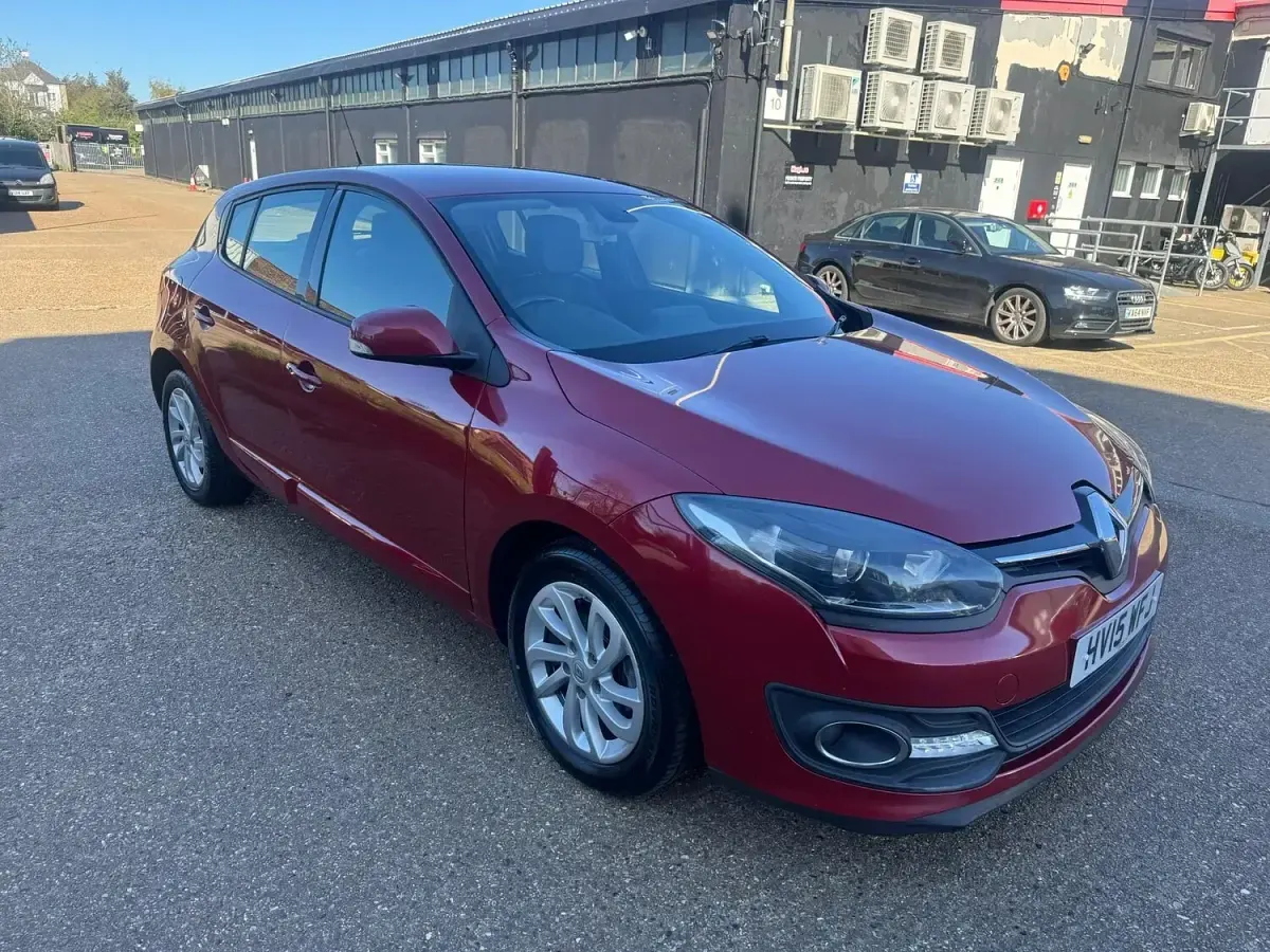 Used Renault Mégane Dynamique 2015 Red Hatchback