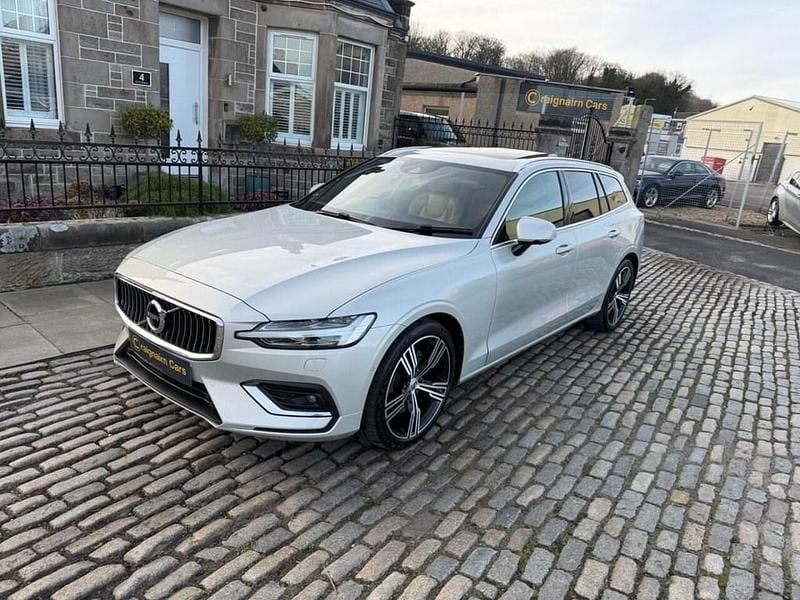 Used Volvo V60 Inscription 190 HP (139 kW) 2018 Gold Estate