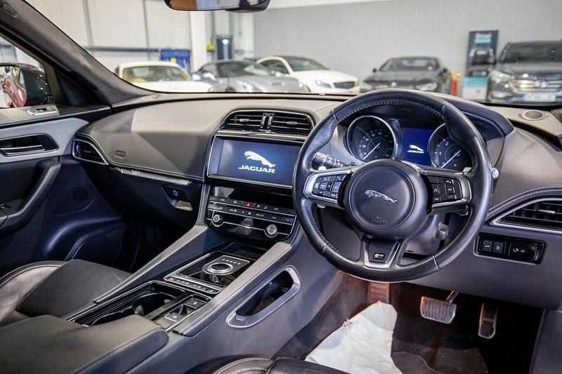 Used Jaguar F-Pace R-Sport 180 HP (132 kW) 2019 Red SUV