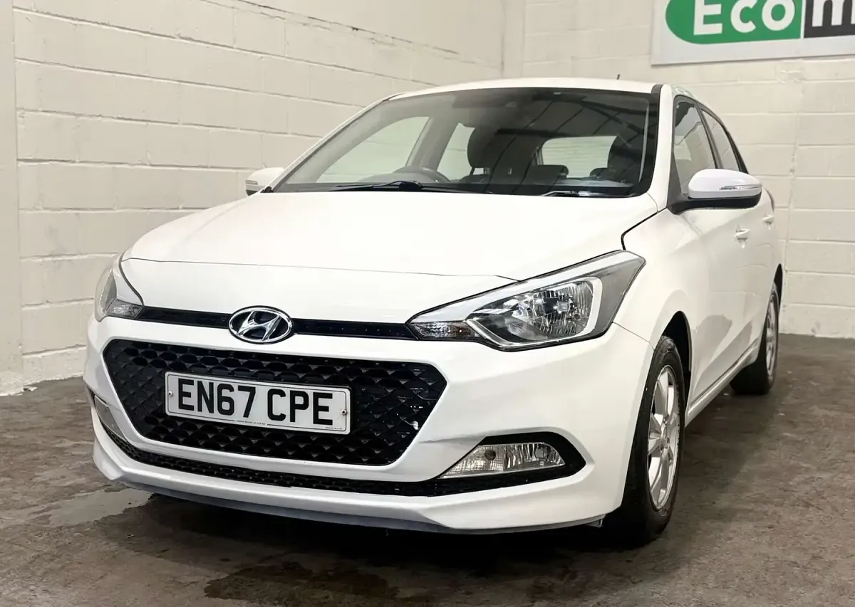 Used Hyundai i20 SE 100 HP (73 kW) 2018 White Hatchback