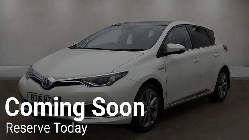 White Used 2016 Toyota Auris Hatchback | £10,995 (Fair price) - Image 1/4