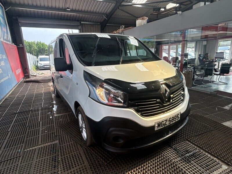 White Used 2017 Renault Trafic Business Van | £4,495 (A bit pricey) - Image 1/4