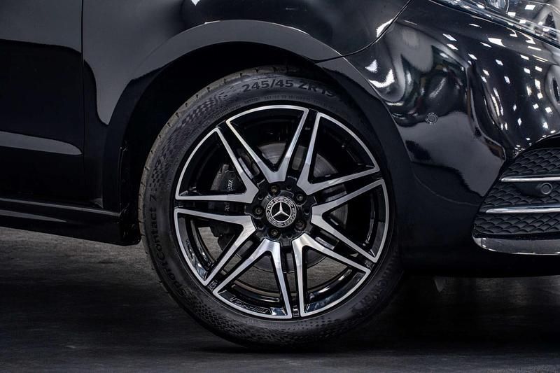 Usado Mercedes V300 AMG line 2023 Preto Monovolume