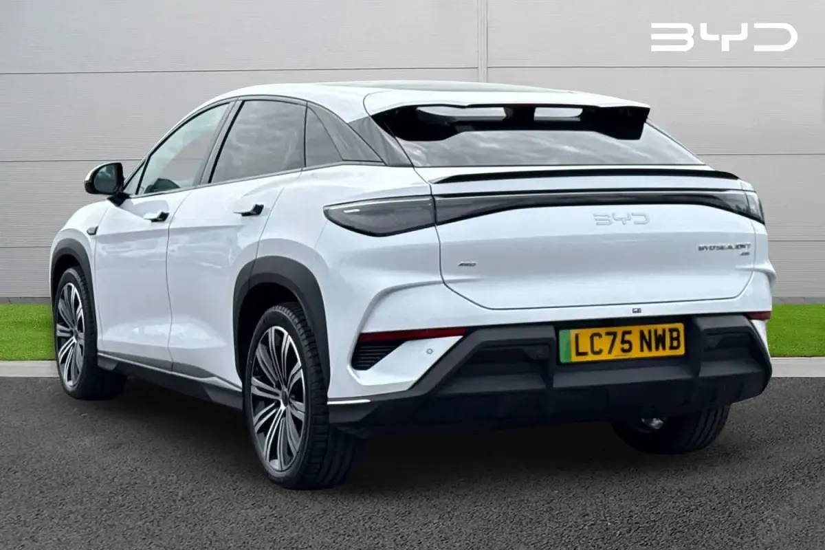 Begagnad BYD Sealion 7 389 kW (530 HK) 2025 Vit SUV