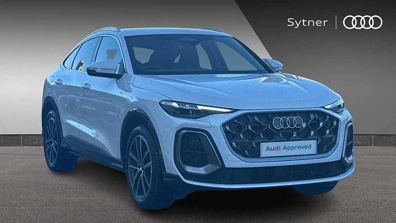 White Used 2025 Audi Q5 Sportback Advanced SUV | £57,000 (Expensive) - Image 1/4
