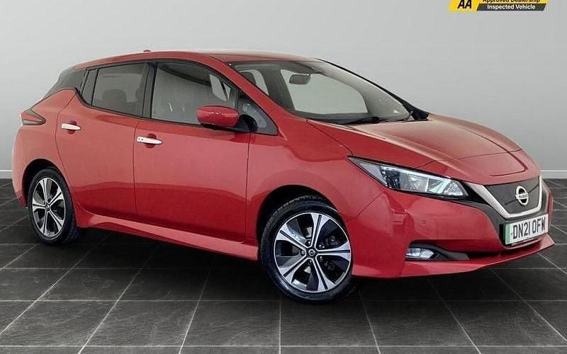 Red Used 2021 Nissan Leaf N-Connecta Hatchback | £8,195 (Good price) - Image 1/2