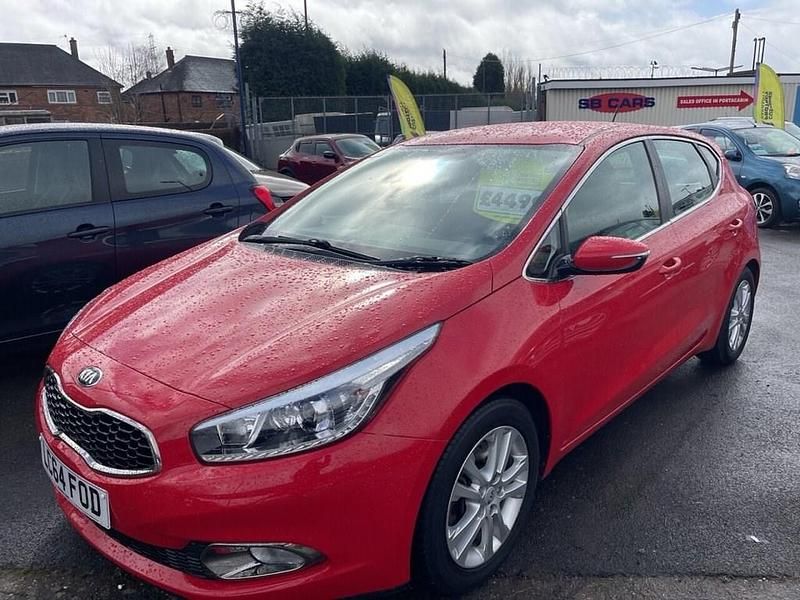 Used Kia Ceed 126 HP (92 kW) 2014 Red Hatchback