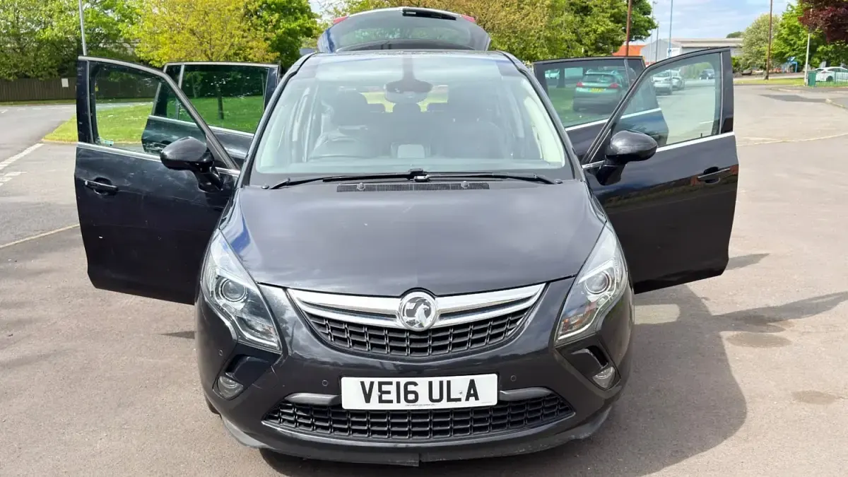 Second-hand Vauxhall Zafira Elite 136 CP (100 kW) 2016 Negru Monovolum