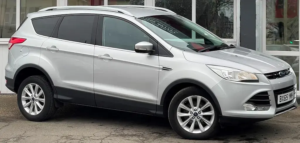 Usado Ford Kuga Titanium 180 CV (132 kW) 2015 Plateado SUV