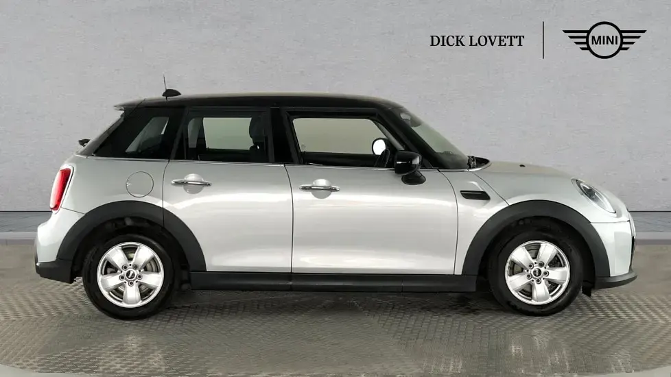 Used Mini Cooper Classic 134 HP (98 kW) 2022 Silver Hatchback