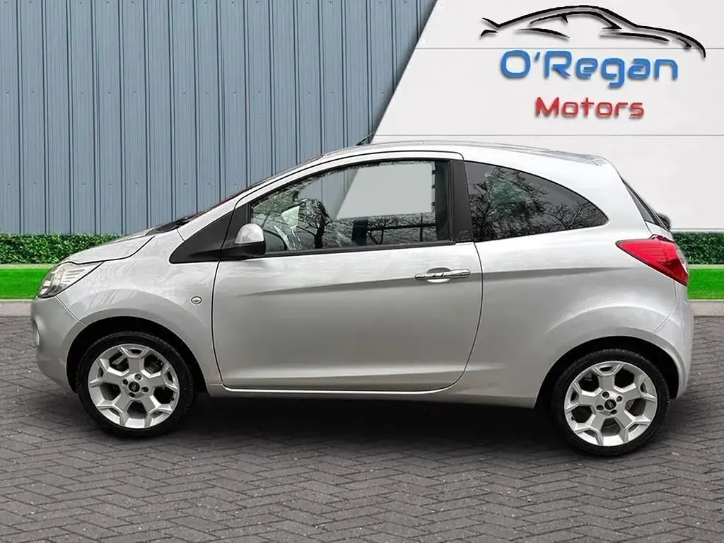 Begagnad Ford Ka Titanium 2012 Silver Halvkombi