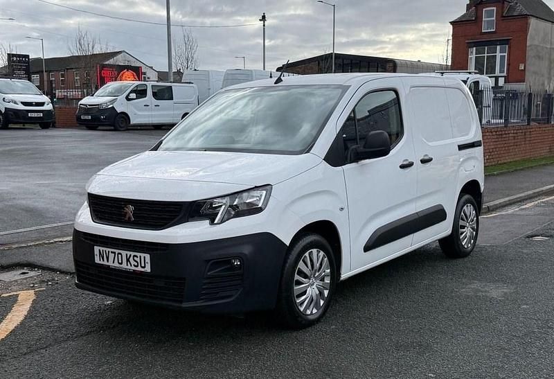 Used Peugeot Partner 100 HP (73 kW) 2021 White MPV