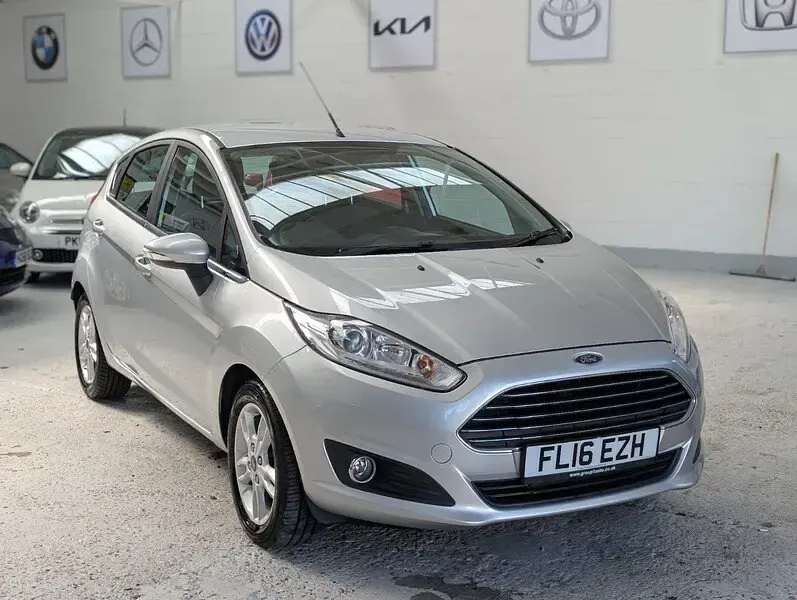 Used Ford Fiesta Zetec 82 HP (60 kW) 2016 Silver Hatchback