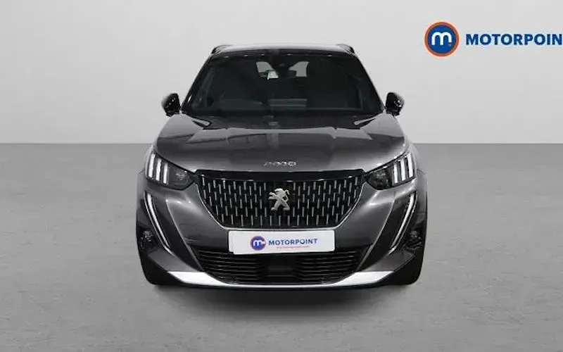 Usado Peugeot 2008 Premium 131 CV (96 kW) 2022 Gris SUV