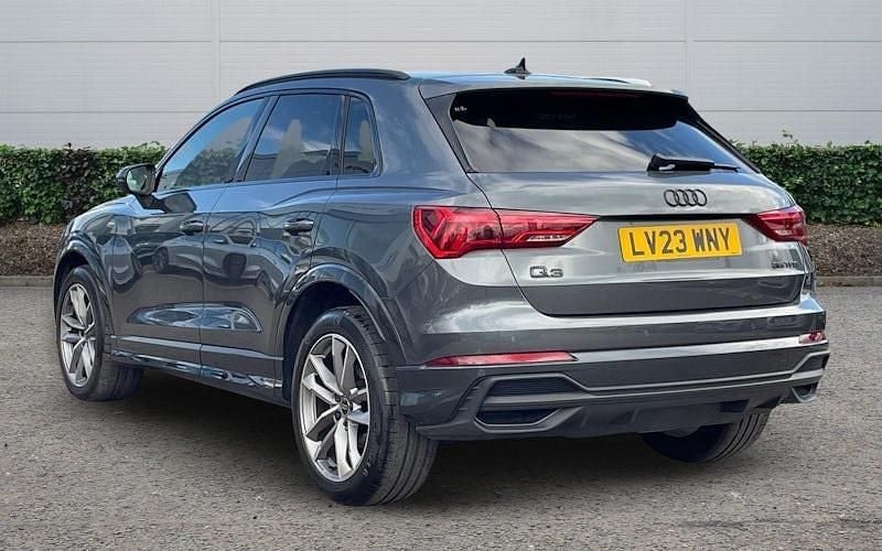 Usado Audi Q3 Black Edition 150 HP (110 kW) 2023 Cinzento SUV
