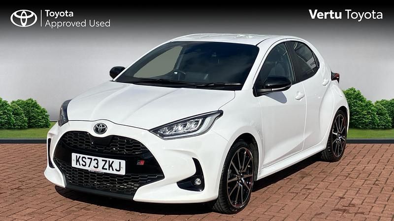 Used Toyota Yaris Hybrid Sport 116 HP (85 kW) 2023 White Hatchback