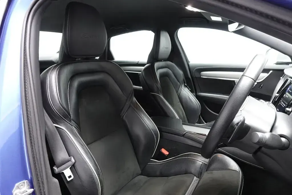 Used Volvo S90 R-Design 190 HP (139 kW) 2018 Blue Sedan